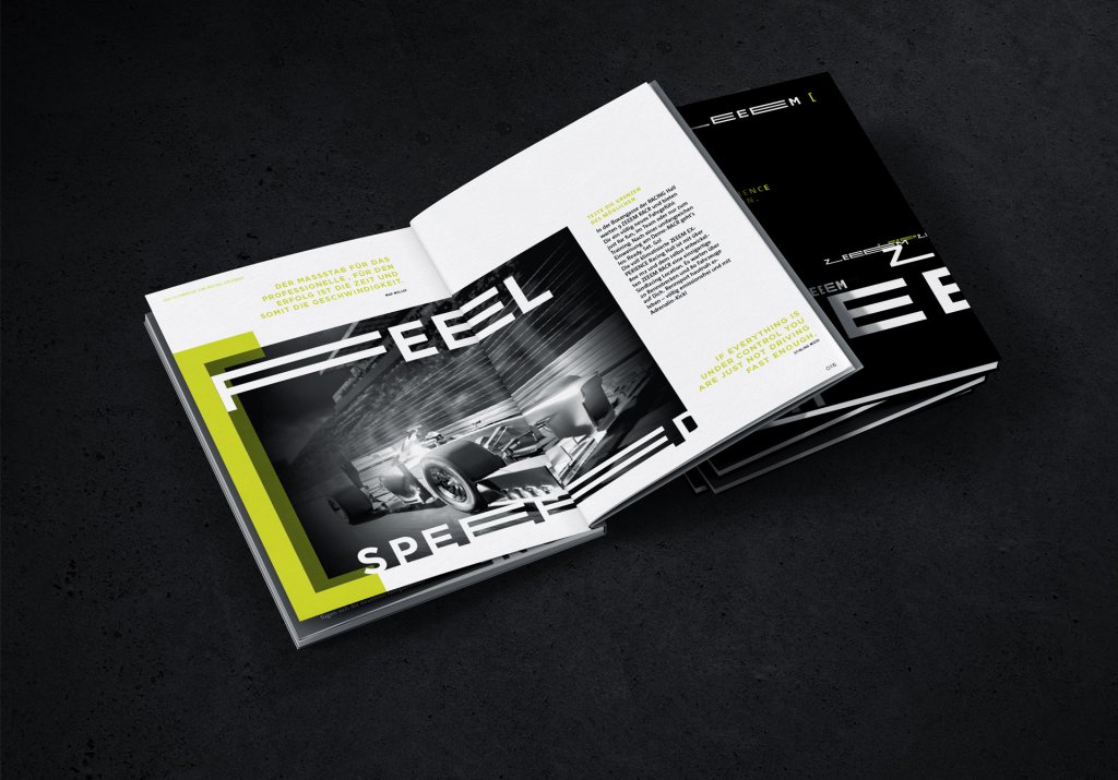 Aufgeschlagenes Buch im modernen Design mit Foto und Textpassagen vor dunklem Hintergrund. Das Zeeem Design in Anwendung.
